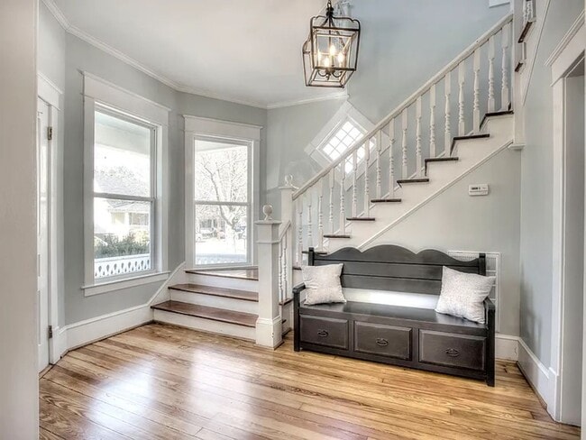 Photo - 3 Bedrooms, 2 Bathrooms - Home close to Do...