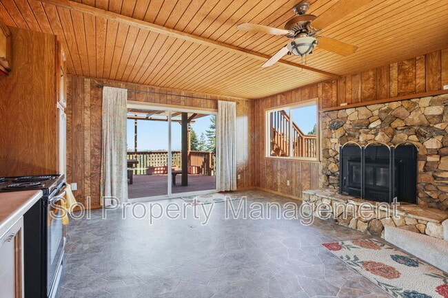 Photo - 1005 Summit Rd