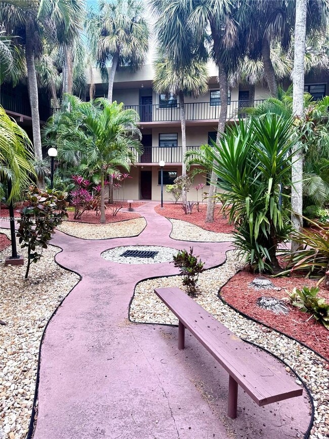 Building Photo - 10835 SW 112th Ave Unit 306