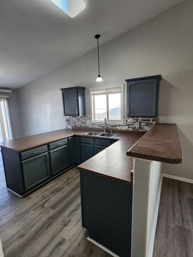 Photo - 1351 E Oakland St Unidad B