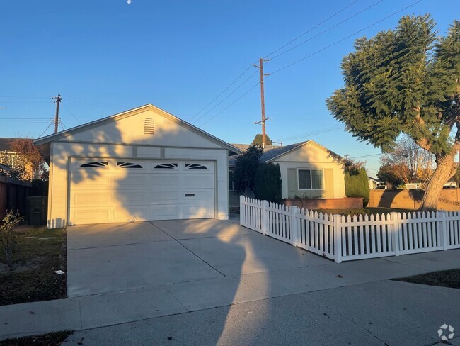 Building Photo - Newly remodeled 4-bedroom 2-bathroom Singl... Rental