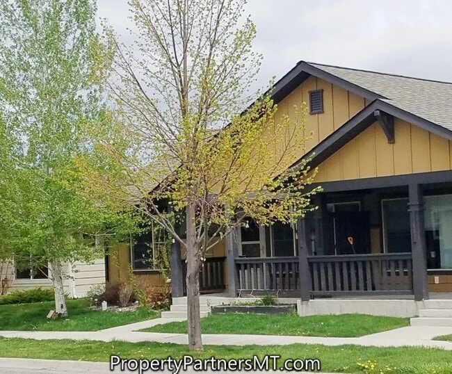 Building Photo - **Need more garage?** 3 Bed 2 Bath house