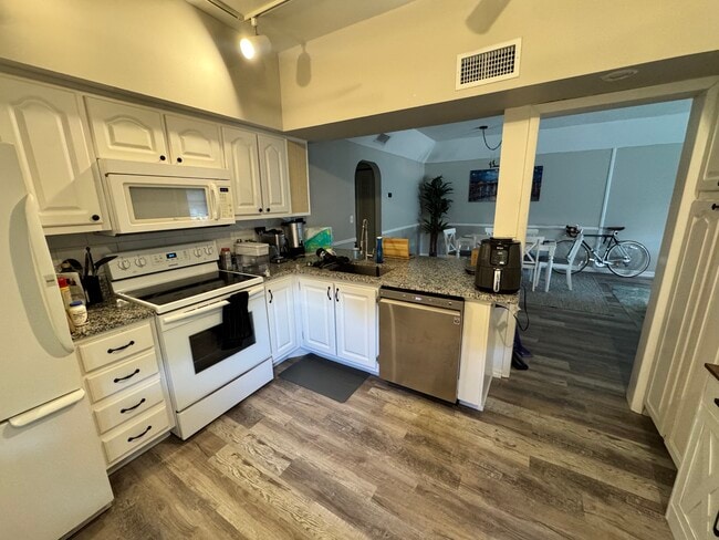 Photo - 604 Cordova Green Unit 604