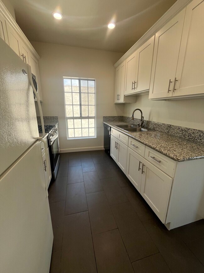 kitchen - 522 N Jackson St Condo Unit #306