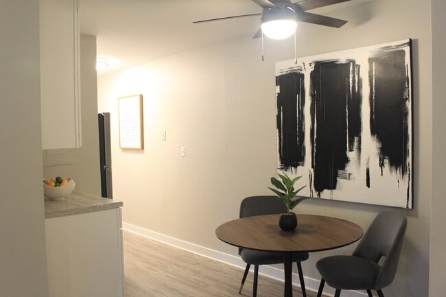 Photo - Lisle Station Apartments