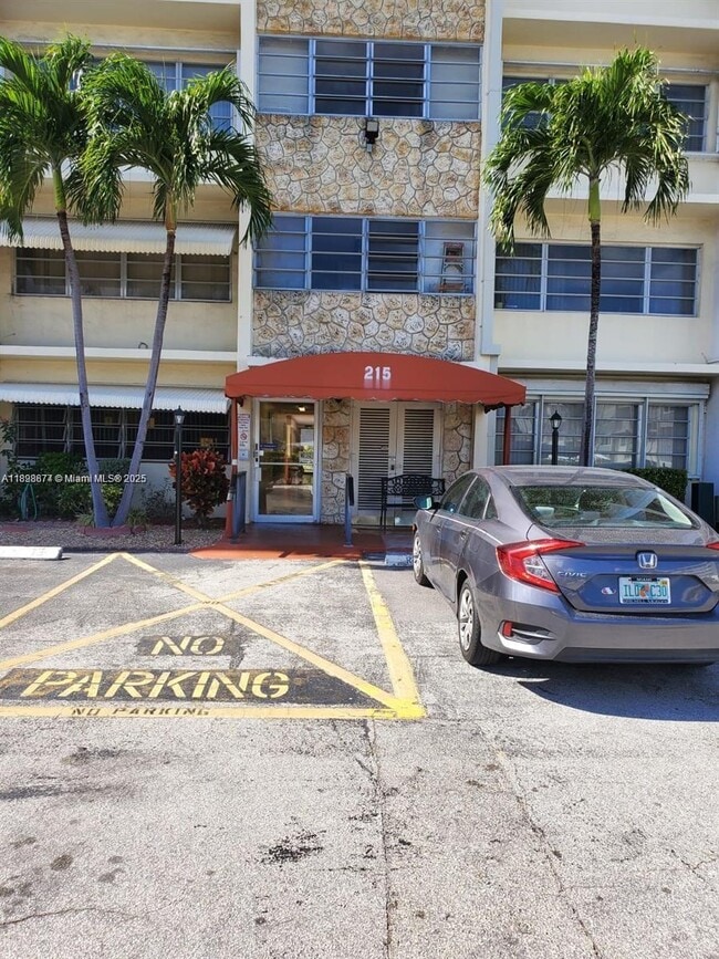 Photo - 215 SE 3rd Ave Unidad 107A