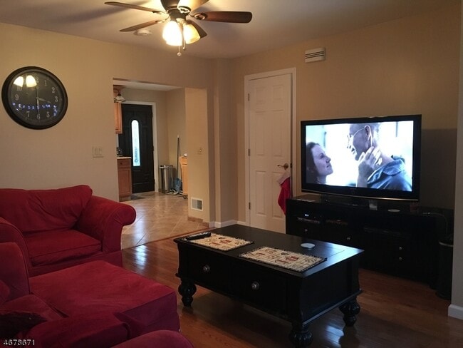 Photo - 503 Downer St