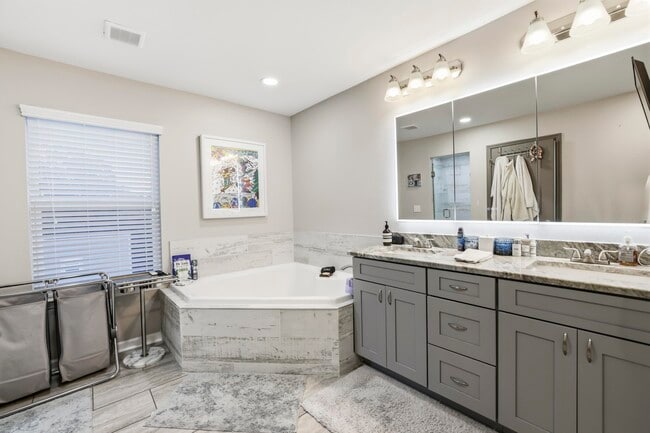 Photo - 1241 N Bronough St