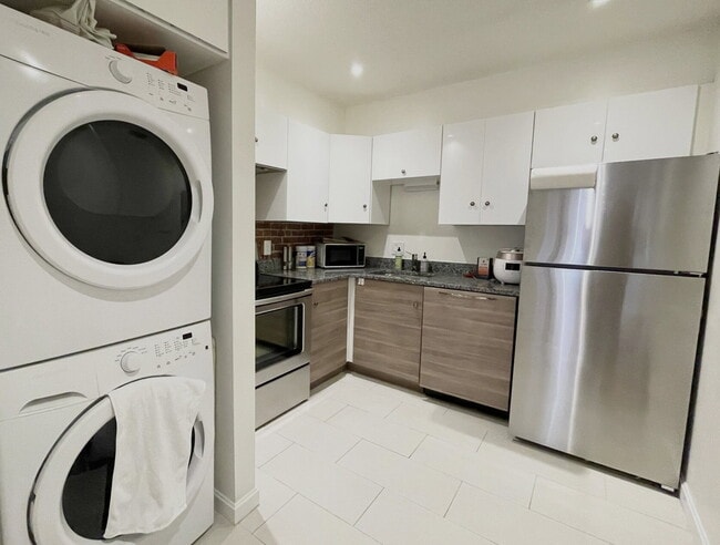 Building Photo - 73 Gainsborough St Unit 201