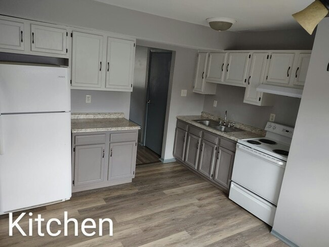 Building Photo - 1950 Warren St Unit 3