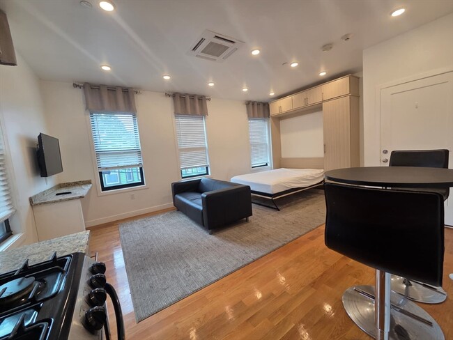 Building Photo - 9 6th St Unit 9