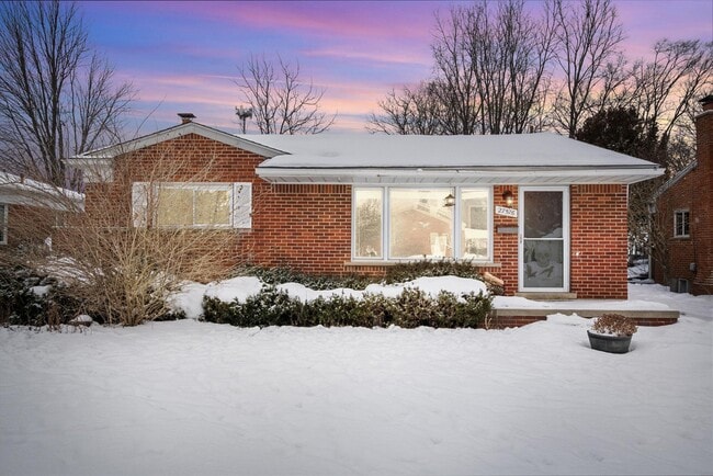 Building Photo - 27576 MacKenzie Dr