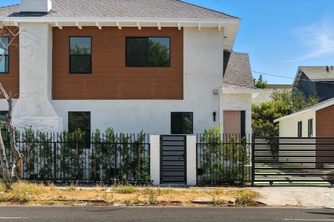 Building Photo - 1172 N Wilton Pl Unit 1172 Rental
