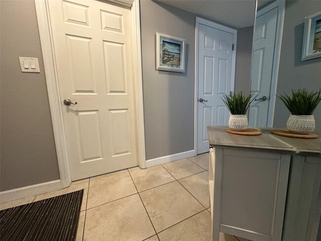 Photo - 17801 N Bay Rd Unidad 212