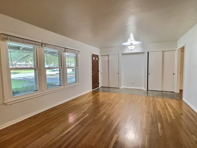 Photo - 635 Rockhill Dr