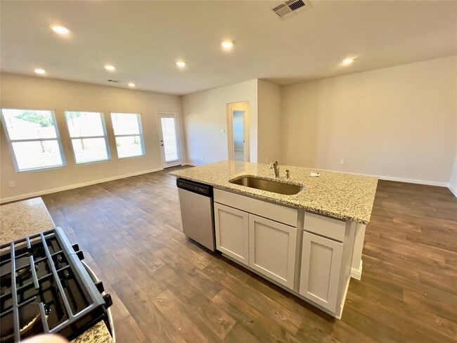 305 Darwin Pl