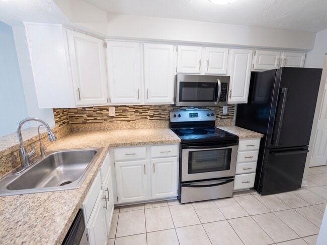 Photo - 823 Stratford Way