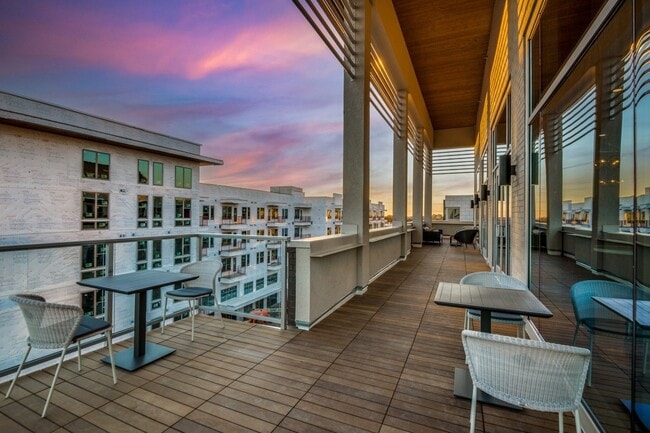 Luxia Gallery House