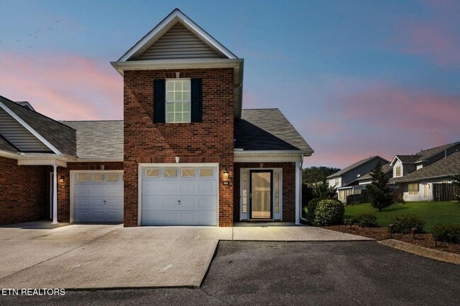 Beautiful End-Unit Condo – Move-In Ready! - Beautiful End-Unit Condo – Move-In Ready!