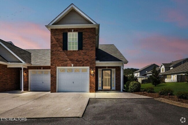 Building Photo - Beautiful End-Unit Condo – Move-In Ready!