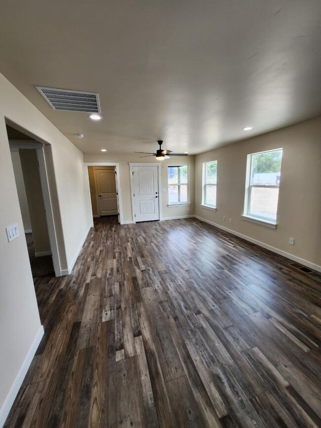 Photo - 1304 N Buchanan St