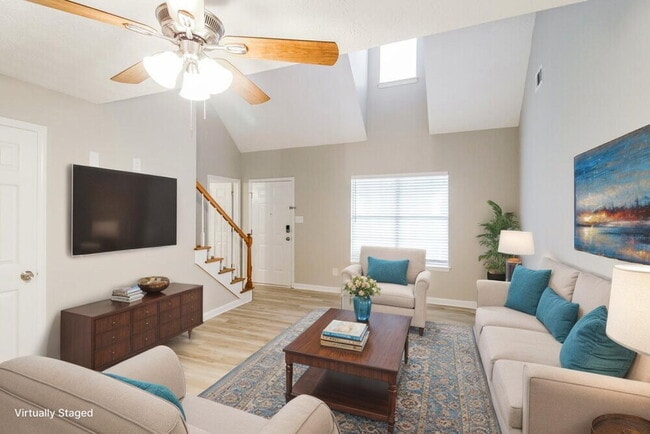 Photo - 215 Woodland Ridge Cir