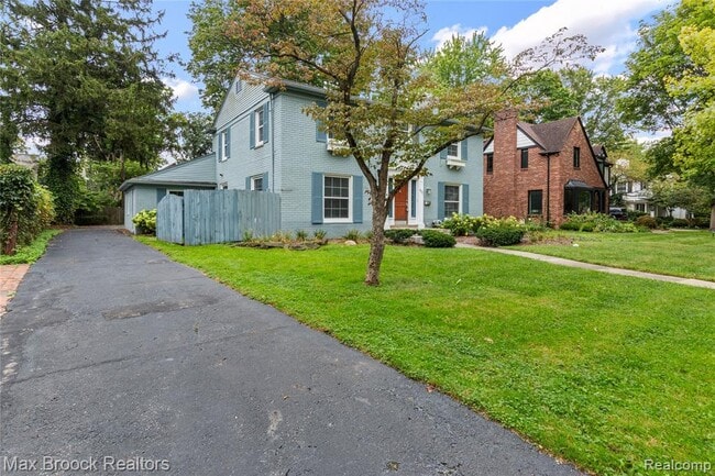 600 Westwood Dr
