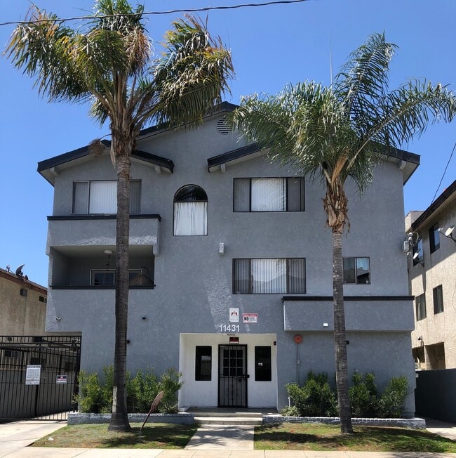 Building Photo - Spacious 2bd/1ba Apartment In Hawthorne, W... Unit C