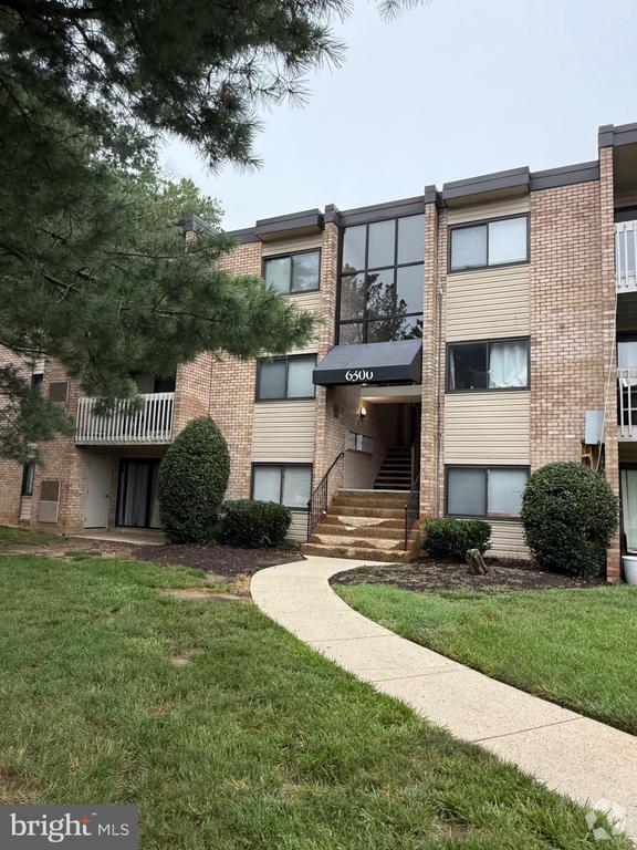 Building Photo - 6300 Hil-Mar Dr Unit 5-10 Rental