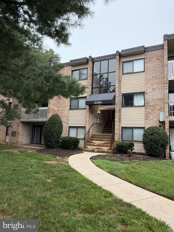 Building Photo - 6300 Hil-Mar Dr Unit 5-10 Rental