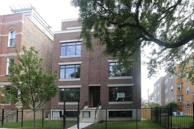 Building Photo - 2639 W Potomac Ave Unit M00H Rental