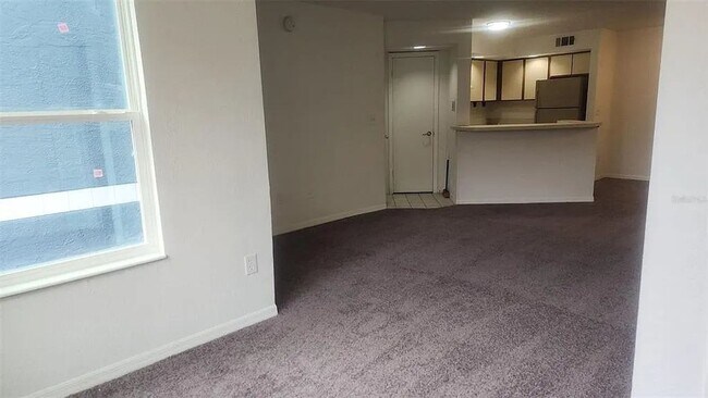 Photo - 1 Bed / 1 Bath Condo in Venetian Place, East Orlando nr Airport