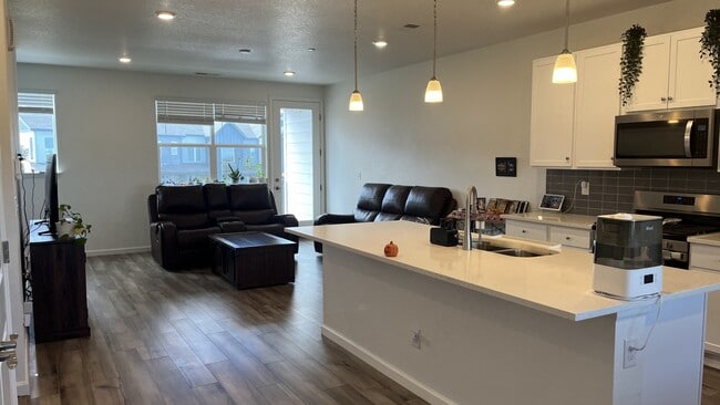 Photo - 6964 Merseyside Ln