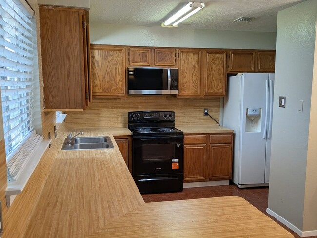 Photo - 1427 Littleport Ln