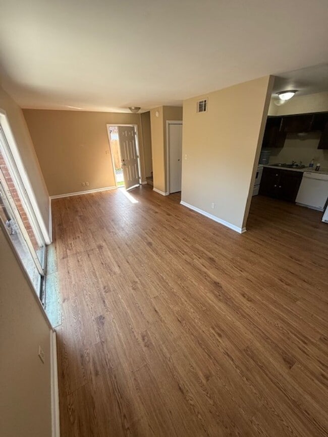 Photo - Townhome in Victoria
