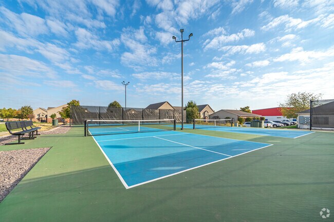 Pickleball Courts - Wingover Luxury Apartments and Townhomes
