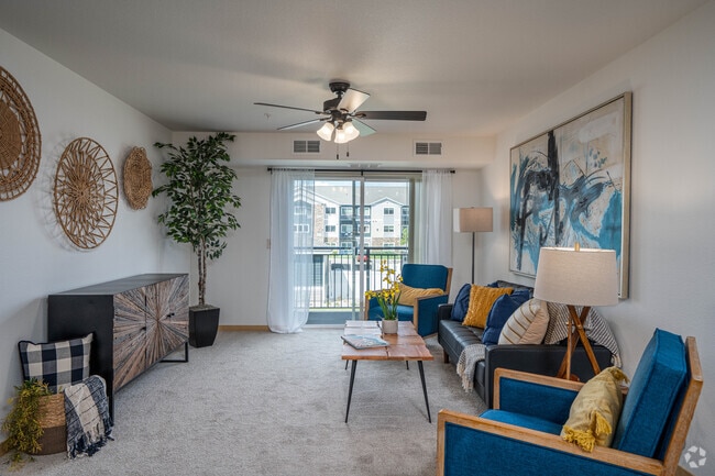 2 habitaciones, 2 baños - 1157 pies cuadrados - Sala de estar - Augusta Park Estates