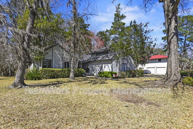 Photo - 18 Shadowmoss Pkwy