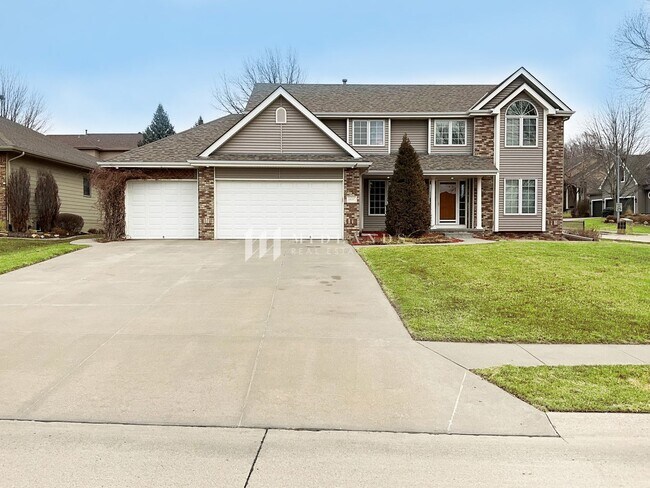 Elkhorn 5 Bedroom Home! - Elkhorn 5 Bedroom Home!