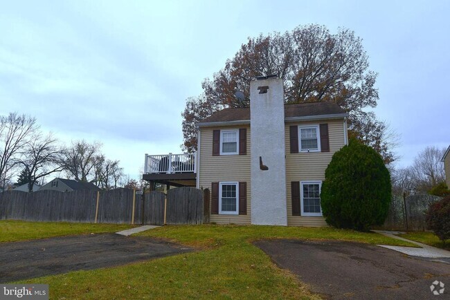 Building Photo - 205 Cricklewood Cir Rental