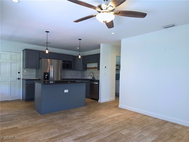 Photo - 1915 Llewellyn Dr