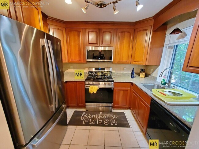 Building Photo - 20 Saint Paul St Unit 1 Rental
