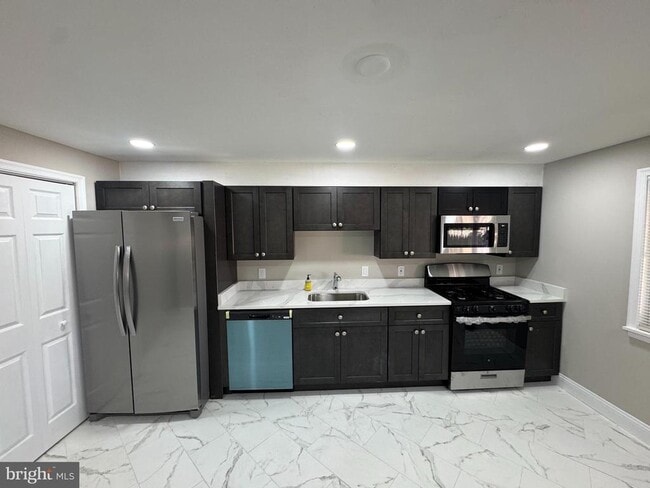 Building Photo - 8050 Lansdale Rd