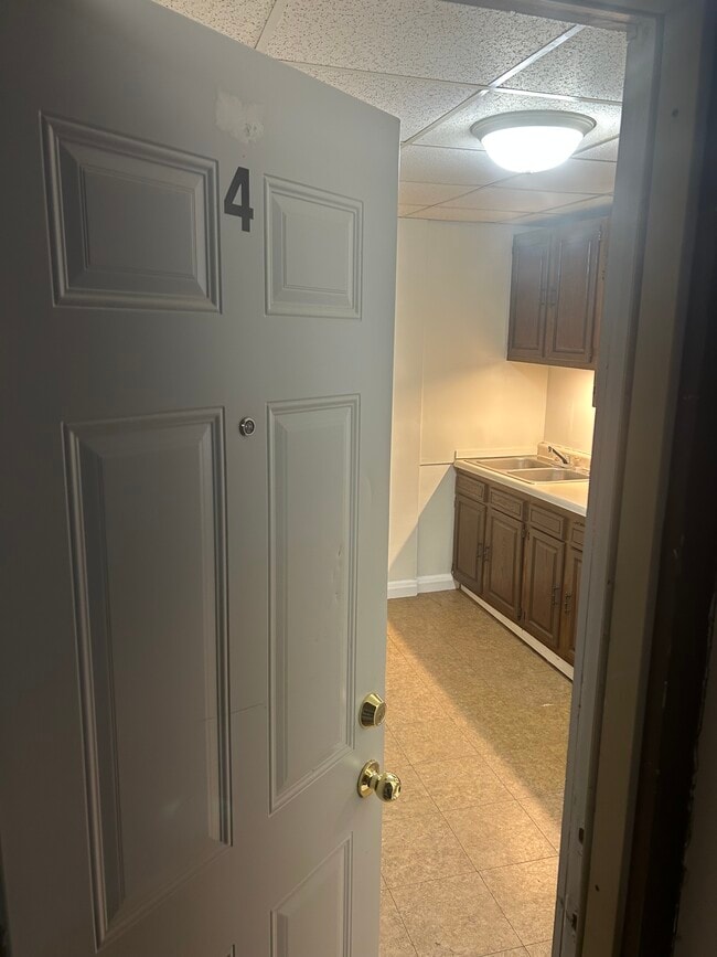 Unit 4 Entry - 428 N Barstow St