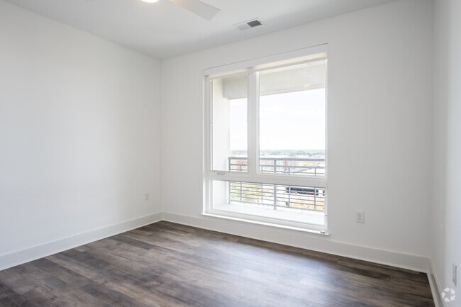 2BR, 2BA - 1080SF