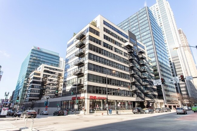 Building Photo - 130 S Canal St Unit 722