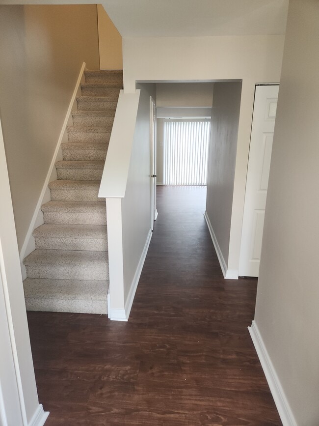 Foyer - 1025 Oaklyn Ct Unit 1025