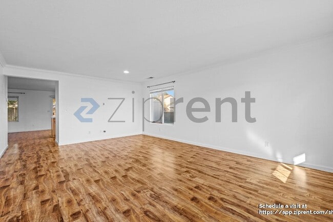 Photo - 8635 Lott St