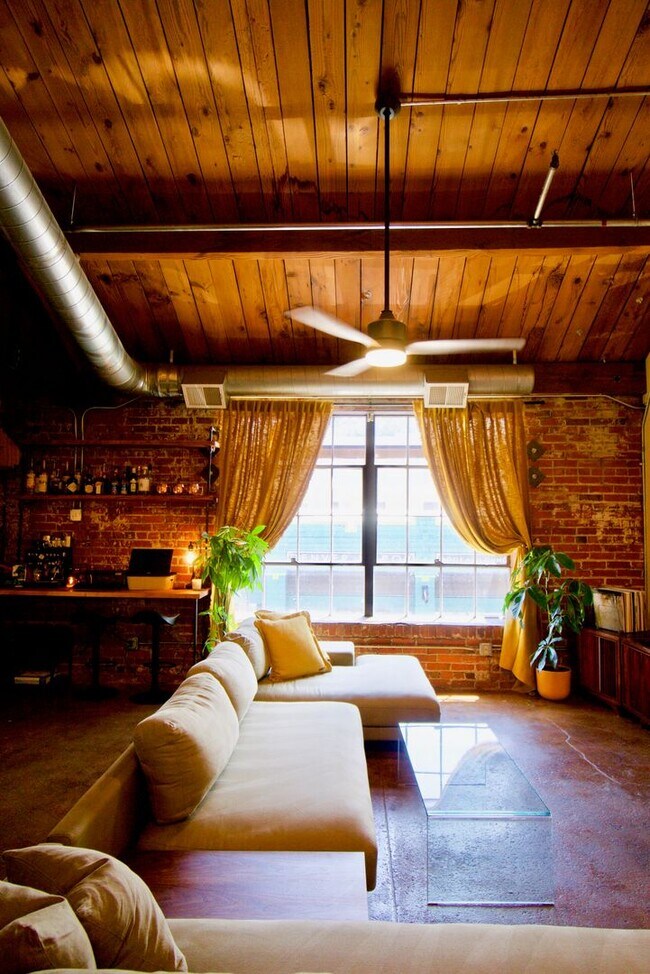 1300 Pennsylvania St Unit 204