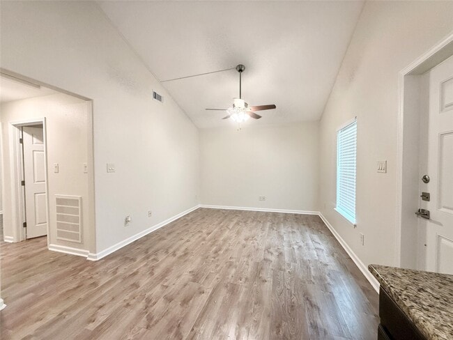 Photo - 420 Winding Way St